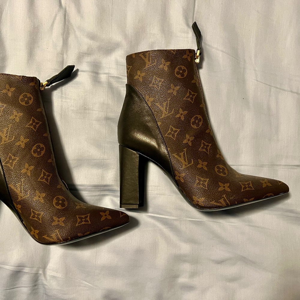 Gorgeous ankle boots, size 41, brand new, never worn